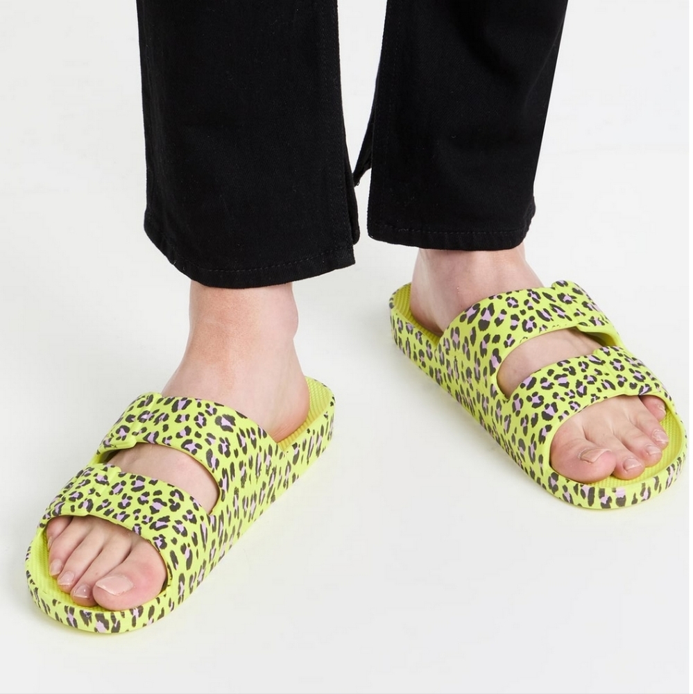 Brand New Freedom Moses-Moses Two Band Slides size 8/9